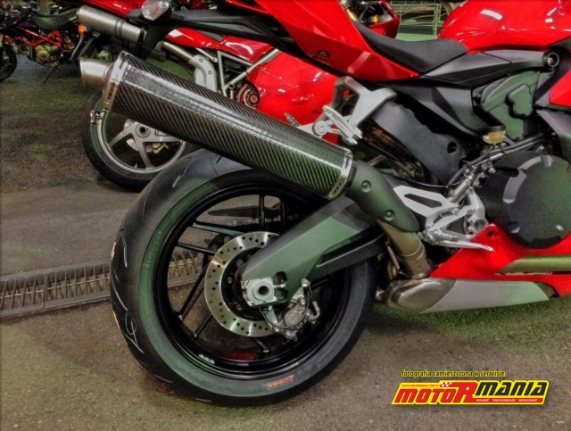 wielki tlumik w 899 Panigale Japonia - fot Trane Francks