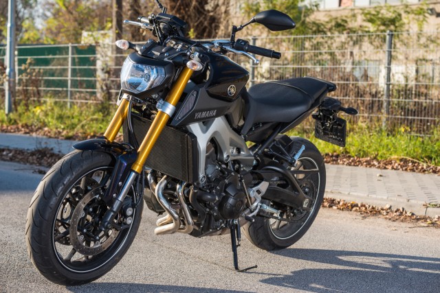 sylwetka muskularna - detale Yamaha MT-09