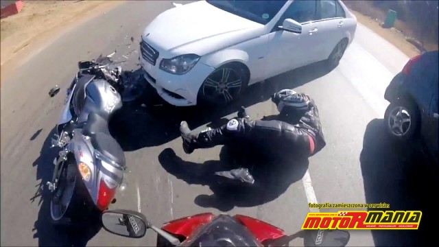 Sceny z wypadku motocykle i mercedes (1)
