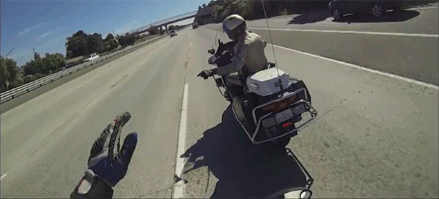 stunter odgania policjanta