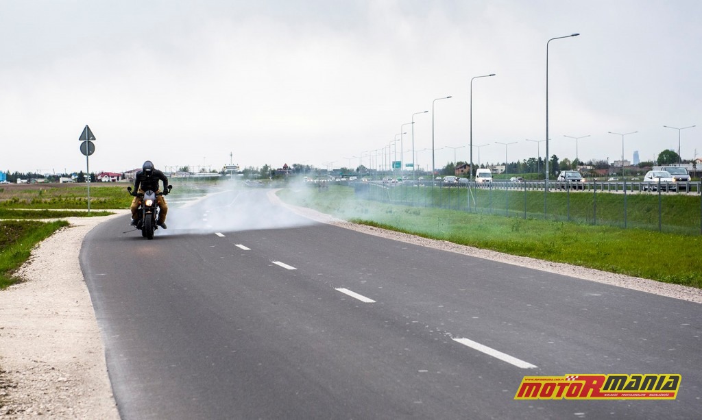 Harley Davidson Street Rod - palenie gumy motormania fot Tomazi_pl