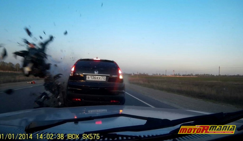 Wypadek Rosja 2 motocyklistow zderzenie czołowe (1)