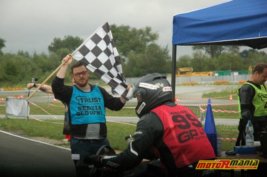 004-Chomik-sedzia-i-Malarz