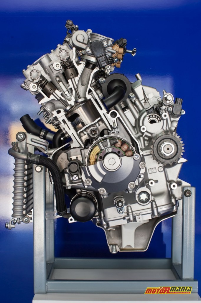 Yamaha YZF-R1 test Motormania (12)