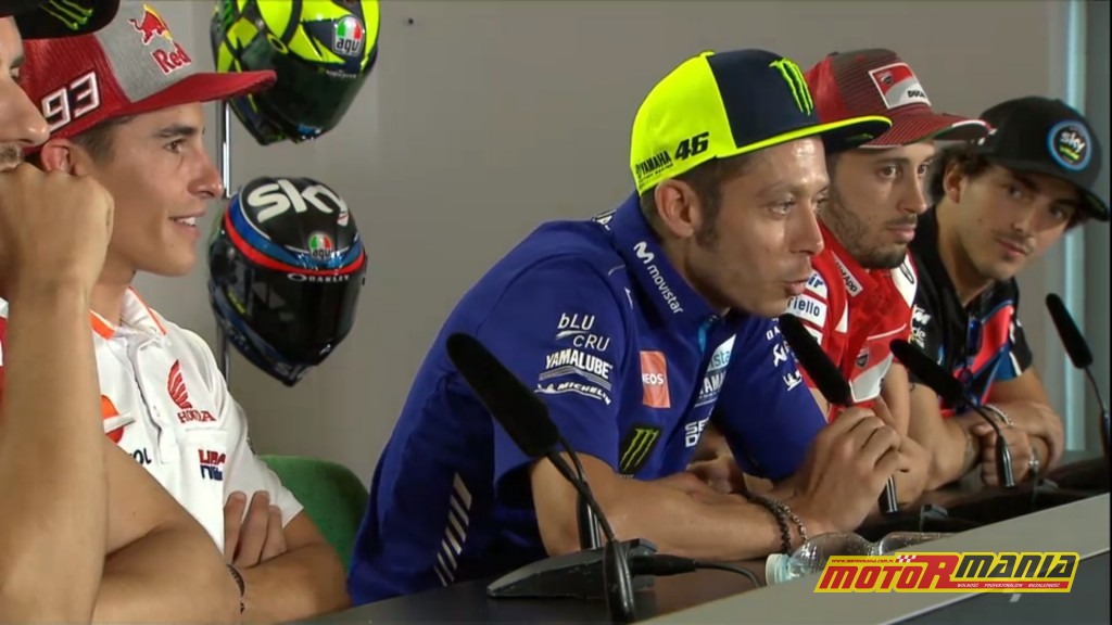 Rossi:  "Nie mamy żadnego problemu" i miny pozostałych zawodników.