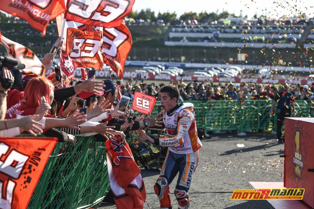 Fani dosłownie lecą na Marqueza! - zdjęcia: motogp.com