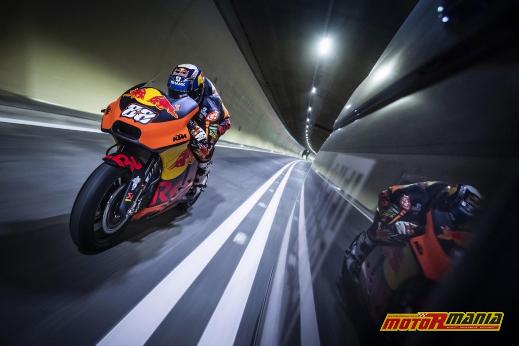 KTM RC16 i Miguel Oliveira w tunelu  (6)