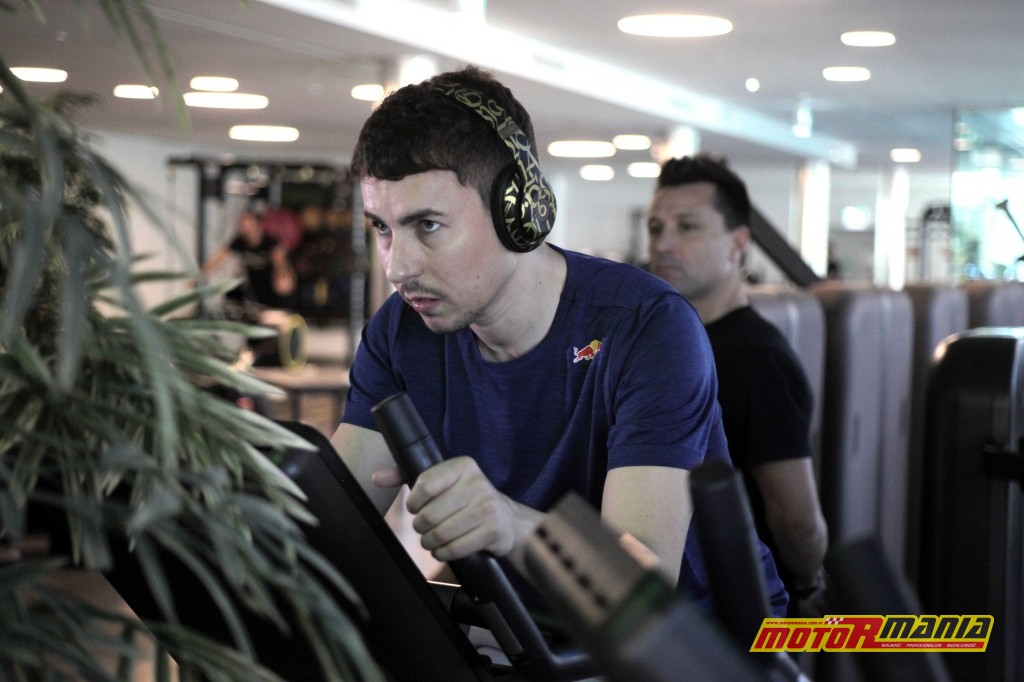 Nowy zespół to także nowi sponsorzy. Lorenzo dołączył właśnie do grona zawodników wspieranych przez Red Bulla. Sesja na siłowni pokazuje, że kontuzja nadgarstka to już historia.