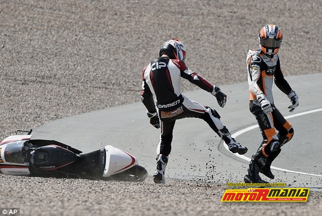 Moto3 bójka walka gp niemiec 2014 (6) - fot AP
