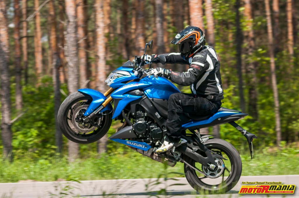 MotoRmania with Arai Tour-X4 helmet motorcycles review (20)