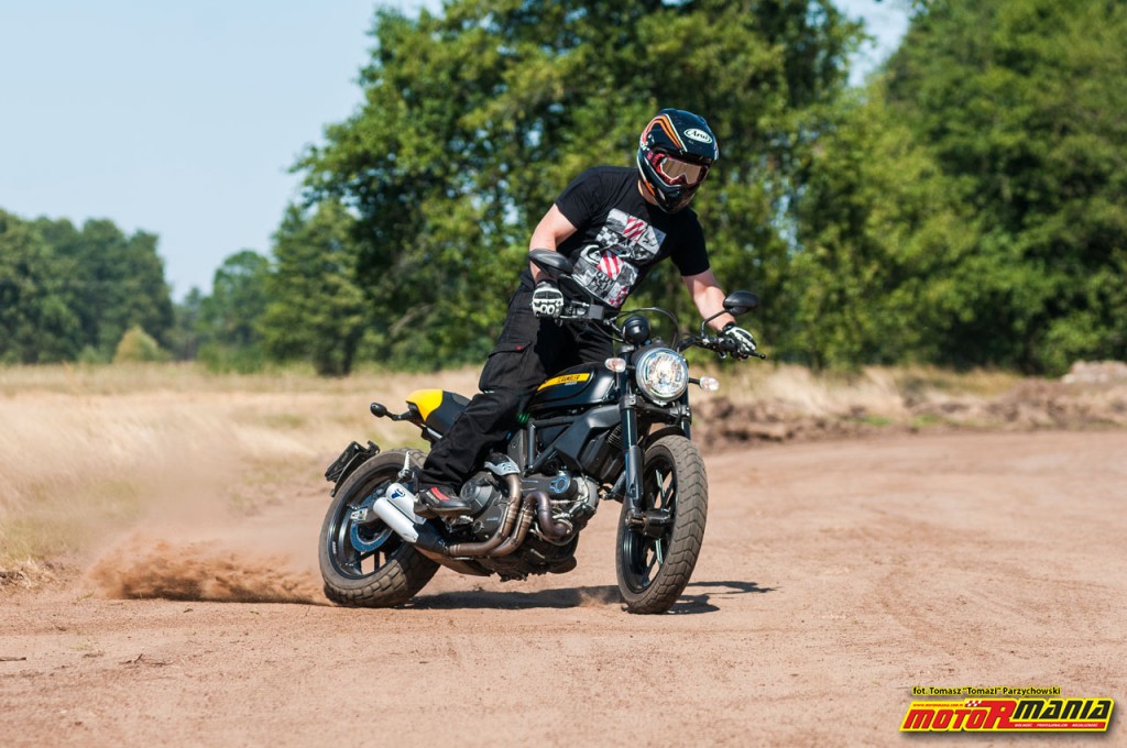 MotoRmania with Arai Tour-X4 helmet motorcycles review (8)